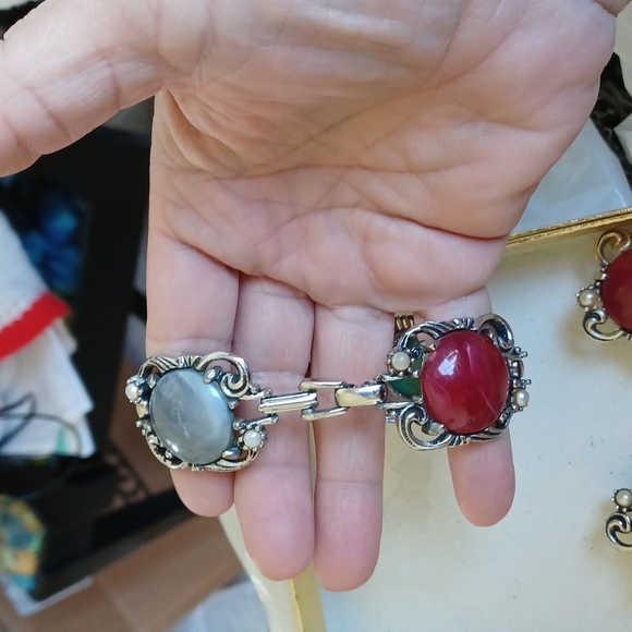 Vintage bracelet and 2 sets of matching earrings - Picture 2 of 4